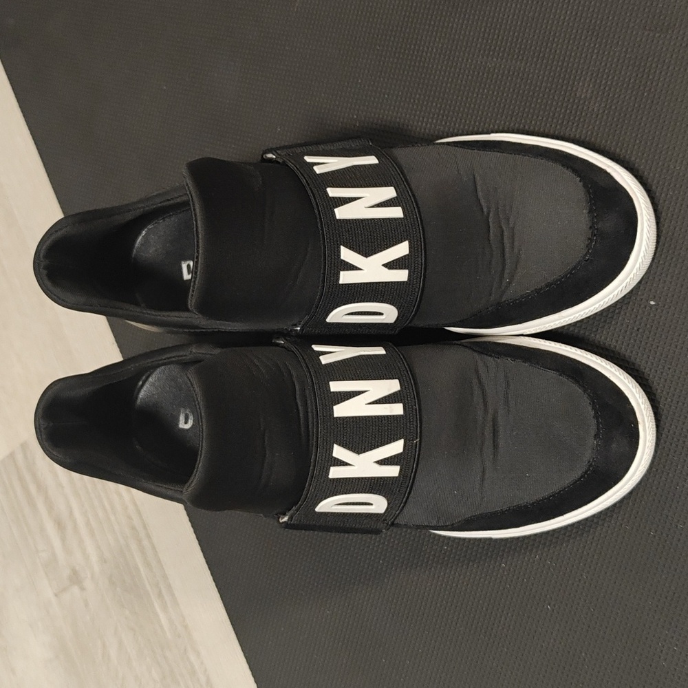 DKNy black wedge tennis shoe size 7